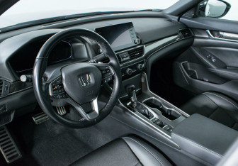 Подержанный автомобиль Honda Accord Sedan 2022 года (10 фото)