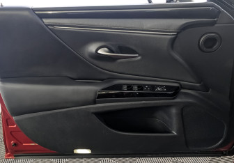 Подержанный автомобиль Lexus ES 2021 года (19 фото)