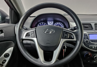 Подержанный автомобиль Hyundai Solaris Sedan 2013 года (22 фото)