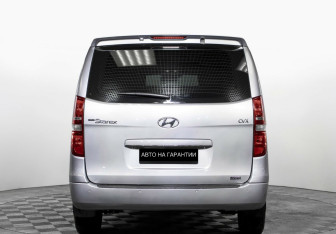Подержанный автомобиль Hyundai Grand Starex 2014 года (5 фото)