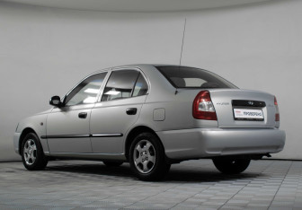 Подержанный автомобиль Hyundai Accent Sedan 2008 года (7 фото)