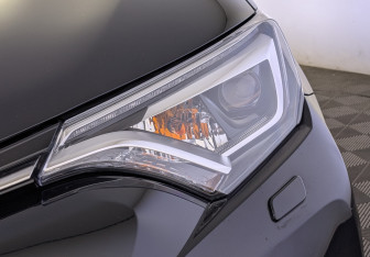 Подержанный автомобиль Toyota RAV4 2018 года (11 фото)