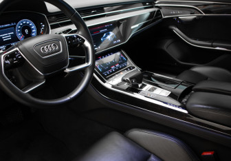 Подержанный автомобиль Audi A8 2018 года (7 фото)