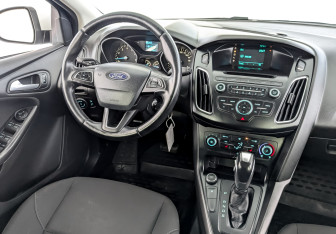 Подержанный автомобиль Ford Focus Hatchback 2017 года (25 фото)