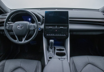 Подержанный автомобиль Toyota Avalon 2023 года (13 фото)