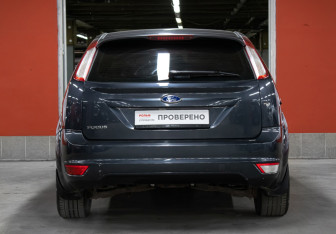 Подержанный автомобиль Ford Focus Hatchback 2010 года (6 фото)