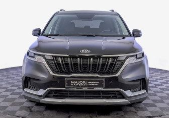 Подержанный автомобиль Kia Carnival 2021 года (2 фото)