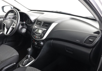 Подержанный автомобиль Hyundai Solaris Hatchback 2012 года (6 фото)