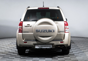 Подержанный автомобиль Suzuki Grand Vitara 2010 года (6 фото)