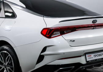 Подержанный автомобиль Kia K5 2021 года (17 фото)