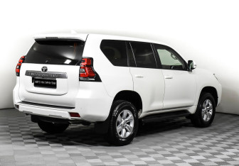 Подержанный автомобиль Toyota Land Cruiser Prado 2019 года (5 фото)