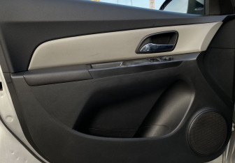 Подержанный автомобиль Chevrolet Cruze Sedan 2013 года (11 фото)