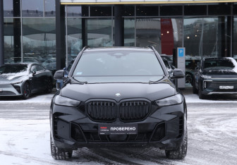 Подержанный автомобиль BMW X5 2025 года (2 фото)