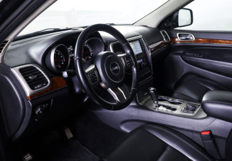 Подержанный автомобиль Jeep Grand Cherokee 2012 года (15 фото)