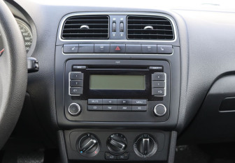 Подержанный автомобиль Volkswagen Polo Sedan 2012 года (17 фото)