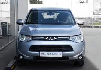 Подержанный автомобиль Mitsubishi Outlander 2013 года (2 фото)