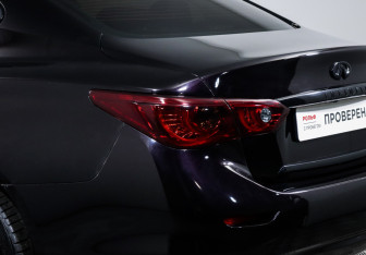 Подержанный автомобиль Infiniti Q50 2017 года (17 фото)