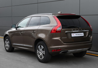 Подержанный автомобиль Volvo XC60 2015 года (7 фото)