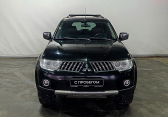 Подержанный автомобиль Mitsubishi Pajero Sport 2011 года (2 фото)