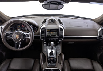 Подержанный автомобиль Porsche Cayenne 2014 года (14 фото)