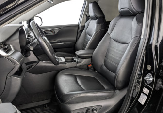 Подержанный автомобиль Toyota RAV4 2022 года (20 фото)