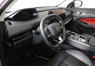 Подержанный автомобиль Changan UNI-S 2024 года (9 фото)
