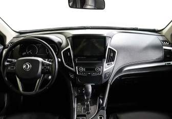 Подержанный автомобиль DongFeng AX7 2017 года (9 фото)