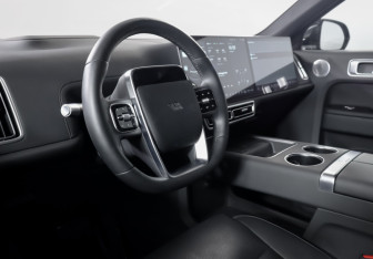 Подержанный автомобиль LiXiang L9 2024 года (14 фото)