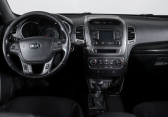 Подержанный автомобиль Kia Sorento 2017 года (12 фото)