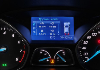 Подержанный автомобиль Ford Focus Wagon 2012 года (16 фото)