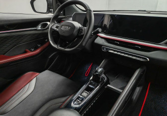 Подержанный автомобиль Geely Coolray 2023 года (10 фото)