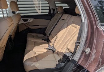 Подержанный автомобиль Audi Q7 2021 года (18 фото)