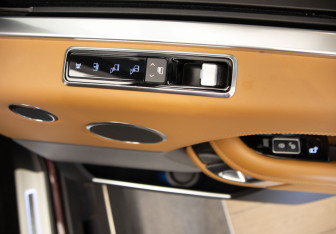 Подержанный автомобиль Land Rover Range Rover 2019 года (33 фото)