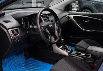 Подержанный автомобиль Hyundai i30 Hatchback 2013 года (12 фото)