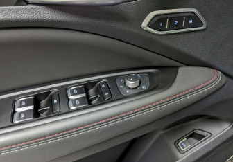 Подержанный автомобиль Geely Tugella 2023 года (12 фото)