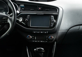 Подержанный автомобиль Kia Ceed Hatchback 2018 года (15 фото)