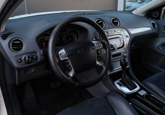 Подержанный автомобиль Ford Mondeo Sedan 2008 года (12 фото)