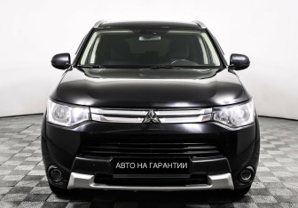 Подержанный автомобиль Mitsubishi Outlander 2014 года (2 фото)
