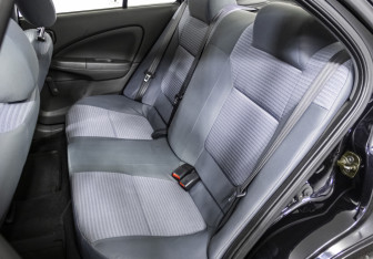 Подержанный автомобиль Nissan Almera Classic 2012 года (14 фото)