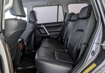 Подержанный автомобиль Toyota Land Cruiser Prado 2014 года (18 фото)