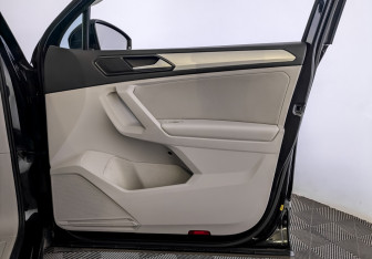 Подержанный автомобиль Volkswagen Tiguan 2017 года (24 фото)