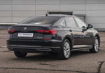 Подержанный автомобиль Volkswagen Passat Sedan 2020 года (5 фото)