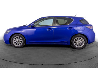 Подержанный автомобиль Lexus CT 2013 года (8 фото)