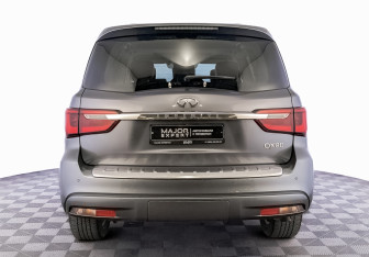 Подержанный автомобиль Infiniti QX80 2018 года (6 фото)