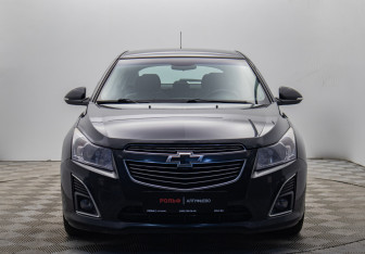 Подержанный автомобиль Chevrolet Cruze Hatchback 2013 года (8 фото)