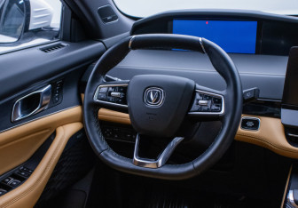 Подержанный автомобиль Changan UNI-K 2024 года (15 фото)