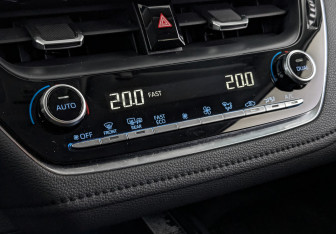 Подержанный автомобиль Toyota Corolla Sedan 2020 года (25 фото)