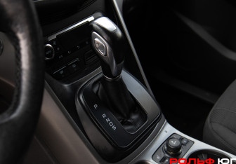 Подержанный автомобиль Ford Kuga 2014 года (14 фото)