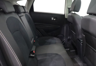 Подержанный автомобиль Nissan Qashqai 2013 года (21 фото)