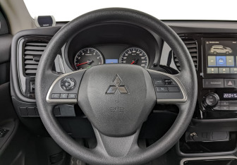 Подержанный автомобиль Mitsubishi Outlander 2022 года (22 фото)